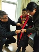 市公安局关工委 开展“老少牵手，温暖童心”活动